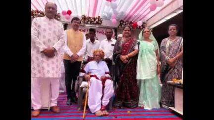 મોરવા હડફ: તાલુકાના કડાદરા ગામે વૃદ્ધની 100માં જન્મ દિવસની ઉજવણીમા ધારાસભ્ય નિમિષાબેન સુથાર અને રાજ્યસભા સાંસદ જસવંતસિહ પરમાર ઉપસ્થિત રહ્યા