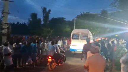 நத்தம்: நத்தம் அருகே விபத்தில் சிக்கி மூளைச் சாவு அடைந்தவர் உடல் உறுப்புகள் தானம் கோட்டாட்சியர் நேரில் மரியாதை