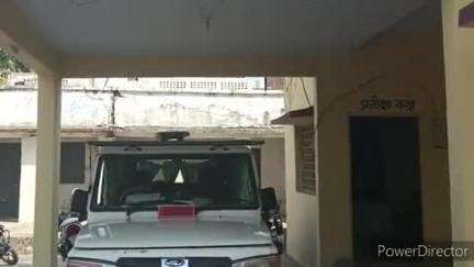 रौन: अमायन थाना क्षेत्र के अडोखर तिराहा पर पुलिस ने अवैध रेत से भरे 3 ट्रैक्टर ट्रॉली पकड़े, मामला दर्ज