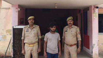 खैर: थाना खैर पुलिस टीम ने एसटी व पोस्को एक्ट में वांछित अभियुक्त को किया गिरफ्तार