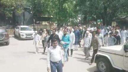 धरियावद: कब्रो को नुकसान पहुंचाने के लिए नाले का गंदा पानी कब्रिस्तान में छोड़ने पर मुस्लिम समाज में रोष, SDM को सौंपा ज्ञापन
