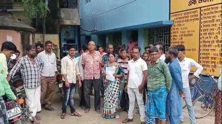 মঙ্গলকোট: আলমপুর পঞ্চায়েতের প্রধানের বিরুদ্ধে অনিয়ম এবং অসহযোগিতার অভিযোগ তুলে সরব হলেন খোদ পঞ্চায়েতের উপপ্রধান সহ অনন্যরা