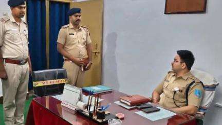 जरीडीह: बोकारो के नए एसपी हरविंदर सिंह जरीडीह और कसमार थाना पहुंचे, विभिन्न मामलों की जानकारी ली