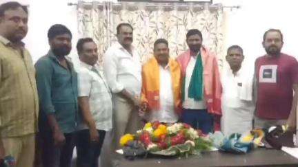 నిజామాబాద్ సౌత్: బోధన్ మార్కెట్ కమిటీ వైస్ చైర్మన్గా వసంత్ రెడ్డి బాధ్యతలు