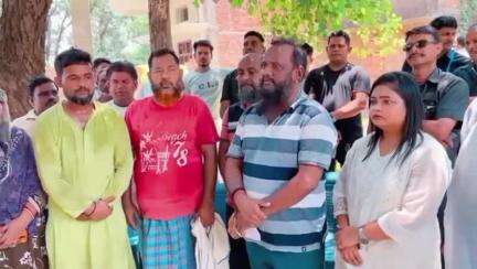 गोला: कुराव ग्रामसभा में बिजली के तार से घर में लगी आग, मानव शिक्षा सेवा संस्थान ने 10 हजार की मदद कर पेश किया मानवता का मिसाल