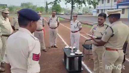 थानखम्हरिया: बेमेतरा के पुलिस रक्षित केंद्र में वरिष्ठ पुलिस अधीक्षक ने RO के माध्यम से पुलिस जवानों की समस्याएं सुनीं