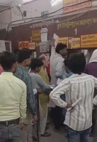 नवाबगंज: रफी अहमद जिला अस्पताल में बढ़े मौसमी बीमारियों के मरीज, गुटखा थूकने पर जुर्माना, प्रशासन ने शुरू किया स्वच्छता अभियान