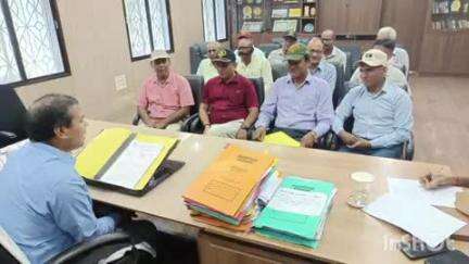 खगड़िया: खगड़िया डीएम से मिले पूर्व सैनिक संघ के सदस्य