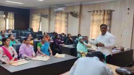 रुद्रपुर: रुद्रपुर ETC में जलवायु आधारित कृषि प्रशिक्षण कार्यक्रम के तहत महिला कृषकों को दिया गया प्रशिक्षण