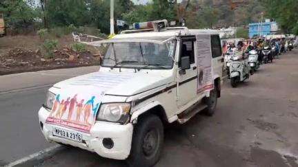 चंदेरी: चंदेरी पुलिस ने निकाली तिरंगा रैली, आमजन को किया जागरूक, पुलिस कर्मियों के साथ स्कूल के बच्चे भी शामिल हुए