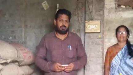 కొవ్వూరు: జూన్ 1 నుంచి రేషన్ షాపుల వద్దే సరుకులు
- ఇందుకూరుపేట తహసీల్దార్ కృష్ణ ప్రసాద్