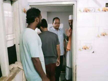 अलीराजपुर: एसडीएम तपिश पांडे ने शहर में मांस की दुकान पर मारा छापा, आबादी क्षेत्र में दुकान सील, जुर्माना लगाया