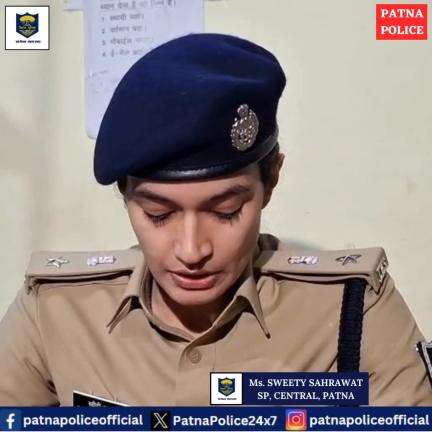 बोरिंग रोड चौराहा के पास फायरिंग करता हुआ दिख रहा थाI 

उक्त विडियो को बनाने वाले अभियुक्त को गिरफ्तार कर लिया गया हैI