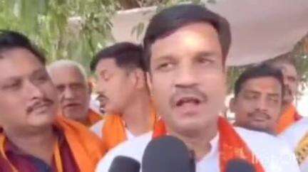 नानपारा: बाबागंज के क्षेत्रवासियों ने हाल्ट को रेलवे स्टेशन बनाने के लिए सांसद को सौंपा पत्र