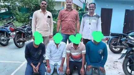 కొత్తపల్లి శివారులో బొమ్మ బొరుసు ఆడుతున్న నలుగురు వ్యక్తులు అరెస్ట్