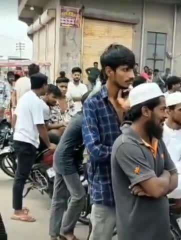 टोंक: ऊर्जा मंत्री हीरालाल नागर के प्रभार वाले टोंक ज़िले में कई जगह लोग बिजली संकट से परेशान, लोगों ने किया प्रदर्शन