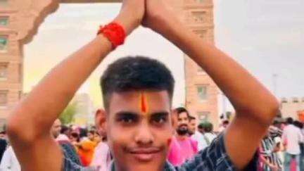 गोला: बड़हलगंज के पटना चौराहे पर हुए सड़क हादसे में मूक-बधिर युवक की हुई मौत