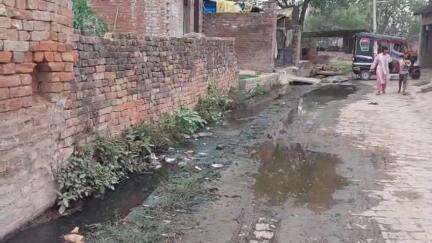 सिराथू: सौरई में सड़कों पर बह रहा नाली का पानी,जगह जगह फैली गंदगी, ग्रामीणों की नहीं होती सुनवाई #jansamasya