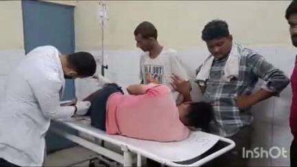कोल: छर्रा अड्डा पुल पर तेज रफ्तार बाइक सवार ने आम बेचकर लौट रहे ढकेल चालक को मारी टक्कर, चालक गंभीर हालत में अस्पताल पहुँचा
