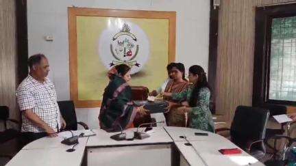 बुरहानपुर: महापौर ने महिलाओं को उपकरण वितरित किए, अब वे अमृत मित्र बनकर घर-घर जाकर पानी की जांच करेंगी