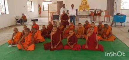 देसाईगंज वडसा: प्रेरणाभूमी बुद्ध विहार सावंगी येथे सूरू असलेल्या श्रामणेर शिबीराला ज्येष्ठ रिपाई नेते प्रा.मुनिश्वर बोरकर यांची भेट