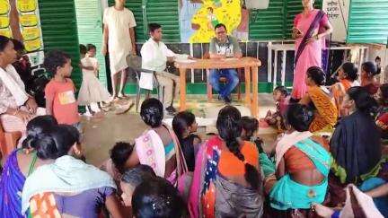 Dr R.B.Thakur Sir के द्वारा आंगनबाड़ी जलता में बच्चों का स्वास्थ्य जांच किया गया और लोगों को जागरुक किया गया #लातेहार