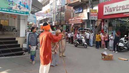हमीरपुर: गांधी चौक पर पावर ग्रिड कॉरपोरेशन ने स्वच्छता पखवाड़ा कार्यक्रम का आयोजन किया