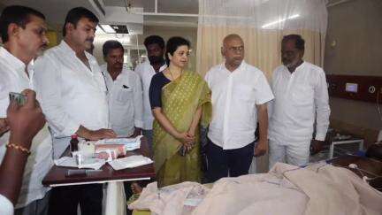 ఎమ్మిగనూరు: ఎమ్మిగనూరు : రోటవేటర్ కిందపడి తీవ్రంగా గాయపడిన వ్యక్తి , పరామర్శించిన వైఎస్ఆర్సిపి ఇంచార్జ్ బుట్ట రేణుక