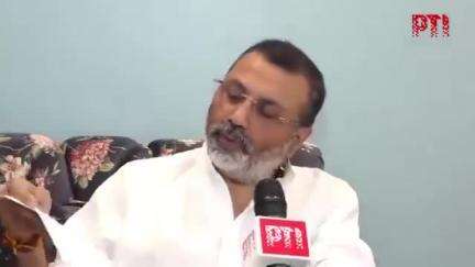 भारतीय सेना कोई भी मूवमेंट करती है तो उसे पंद्रह दिन पहले पाकिस्तान को सूचित करना आवश्यक था,
ऐसा एग्रीमेंट बनवाया था कांग्रेस ने।

ऐसा देश विरोधी खतरनाक एग्रीमेंट कर के किसका भला कर रही थी कांग्रेस, सुनिए डॉ निशिकांत दूबे जी को.... !