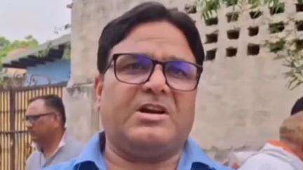 पलवल: पलवल के फिरोजपुर गांव में 7 साल से सड़क की समस्या, अधिकारी बोले- हम डमी हैं, नेताओं से कहो
