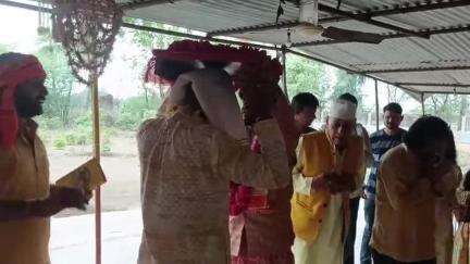 हाइटेक सिटी नौगांव 
डॉ नरेंद्र सोनी के निवास पर 7 दिवसीय श्रीमद् भागवत कथा की कलश यात्रा श्री हनुमान जी मंदिर पॉलिटेक्निक नौगांव से निकल गई