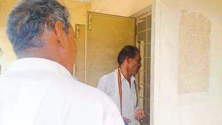 ग्राम हिनौती उद्देशा जहां पर बिजली बिल से परेशान ग्रामीण
 ट्रांसफार्मर जला हुआ है और 1 महीने का बिल आ रहा है हजारों में