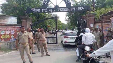 मऊ: दीवानी कचहरी के एमपी में कोर्ट में सदर विधायक अब्बास अंसारी के हाजिर होने पर सुरक्षा व्यवस्था के हुए कड़े इंतजाम