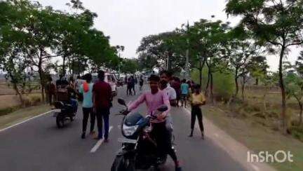 सिकंदरा: लछुआड़ थाना क्षेत्र के केनुई व रामसागर गांव के बीच अनियंत्रित बाइक बिजली पोल से टकराई, 2 मजदूरों की मौत, 1 घायल