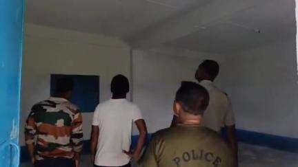 গোয়ালপোখর ২: চাকুলিয়া থানার নিজামপুর এলাকায় মাদ্রাসায় চুরি তদন্তে পুলিশ