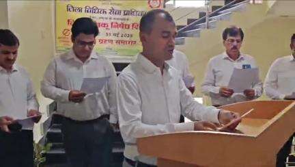भभुआ: व्यवहार न्यायालय परिसर में विश्व तंबाकू निषेध दिवस पर आयोजित किया गया शपथ ग्रहण समारोह
