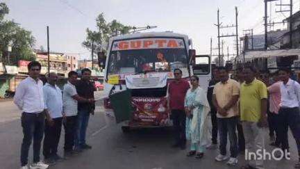 सीहोर नगर: भोपाल में महिला सशक्तिकरण महासम्मेलन के लिए सीहोर से नपाध्यक्ष ने 25 बसों को हरी झंडी दिखाई
