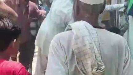 सिकंदरा: राजपुर कस्बे में दो पक्षों के बीच जमकर हुई मारपीट, वीडियो सोशल मीडिया पर हुआ वायरल, जांच में जुटी पुलिस