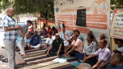 कार्यालय पर लाल झंडा फहराकर मनाया सीटू का स्थापना दिवस 
-भुगतान की मांग:102 वें दिन भी जारी रहा जेके मजदूरों का धरना