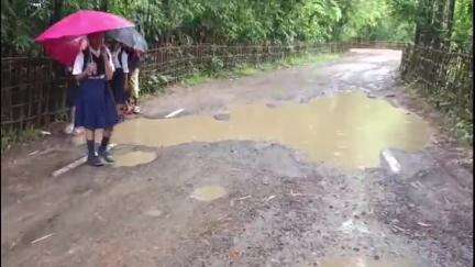 শিলচর: বড়খলায় শিলচরজয়ন্তীয়া সড়কে সংযোগী সড়কের বেহাল দশায় যাতায়াতে জনসমস্যা#jansamasya