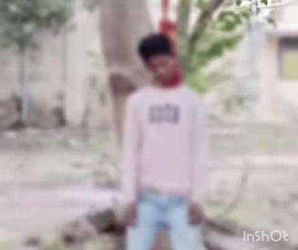 राजनांदगांव: डोंगरगढ़ थाना क्षेत्र के रेलवे स्टेशन के पास एक युवक की लाश पेड़ पर फांसी के फंदे पर लटकी मिली, पुलिस जांच में जुटी
