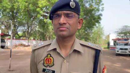 ललितपुर: पुलिस अधीक्षक ने तीन बदमाश और पुलिस के बीच हुई मुठभेड़ के बारे में दी जानकारी, तीनों घायल ललितपुर मेडिकल कॉलेज में भर्ती