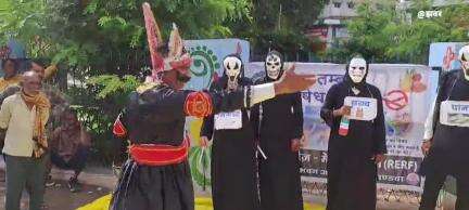 खंडवा नगर: तंबाकू निषेध दिवस पर घंटाघर चौराहे पर प्रजापिता ब्रह्माकुमारी परिवार द्वारा नुक्कड़ नाटक आयोजित