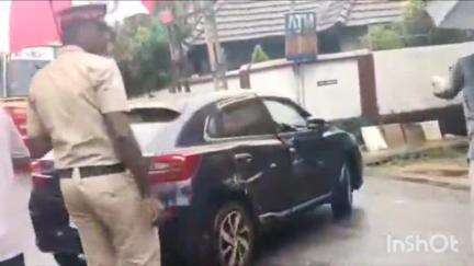 കോട്ടയം: പുതുപ്പള്ളി ജംഗ്ഷനിൽ കാറും ബസ്സും കൂട്ടിയിടിച്ച് അപകടം, അപകടത്തിൽ ആർക്കും പരിക്കില്ല