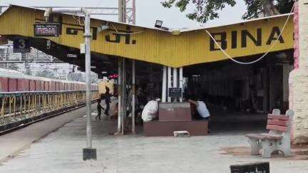 बीना: रीवा-चर्लपल्ली रीवा स्पेशल ट्रेन 5-5 ट्रिप के लिए रहेगी निरस्त, बीना रेलवे स्टेशन पर यात्रियों को होगी असुविधा