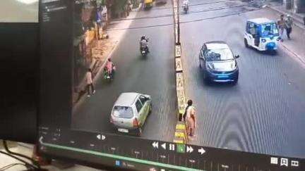 मुरादाबाद: तीन दबंगों ने मुरादाबाद नगर आयुक्त के आवास पर पहुंचकर दी धमकी, घटना सीसीटीवी में हुई रिकॉर्ड