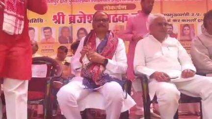 सीतापुर: आंख अस्पताल के पास मूर्ति अनावरण के दौरान डिप्टी सीएम बृजेश पाठक को लगी चोट, डॉक्टर ने किया उपचार