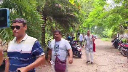 বোলপুর-শ্রীনিকেতন: অডিও কান্ডে গড় হাজির বোলপুরের SDPO অফিসে অনুব্রত মণ্ডল এলেন তার আইনজীবীরা