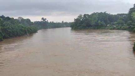 মাটিয়া: কৃষ্ণাইৰ নিকটৱৰ্তী হাৰিমুৰা মাগুৰমাৰী, পাখিৰীগুৰী, ভেলাখামাৰ অঞ্চলত বানপানীৰে প্লাৱিত হৈ পৰিছে