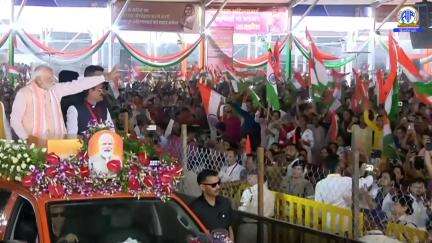 A large crowd gathered to welcome PM Narendra Modi in Bhopal